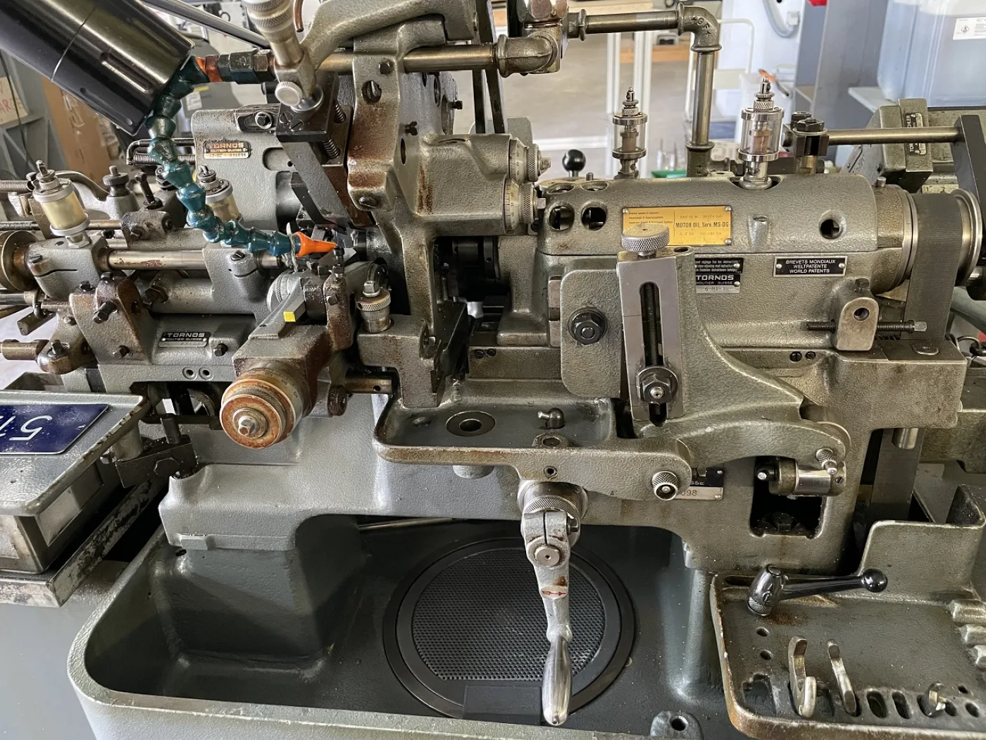 TOUR AUTOMATIQUE A DECOLLETER “TORNOS” TYPE T-4 - 4