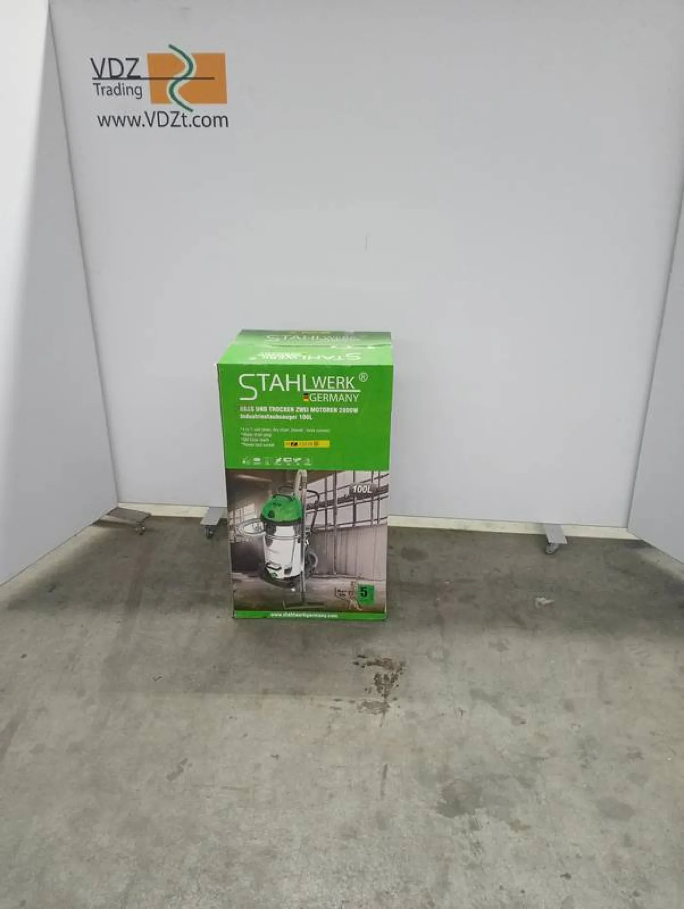 Vacuum cleaner. Wet and dry - 2