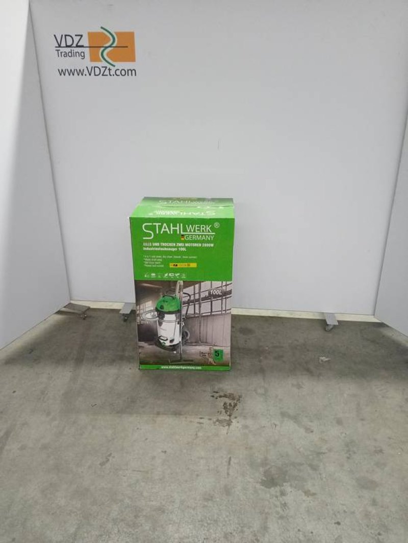 Vacuum cleaner. Wet and dry