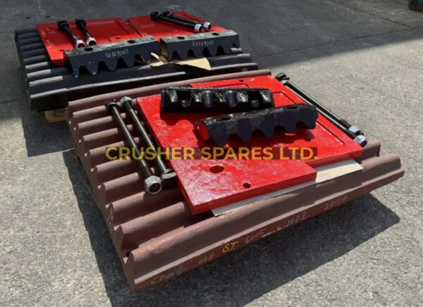 CR005-068-001E | Fixed Jaw Plate | Super-Tooth Mn18%Cr2 | - 1