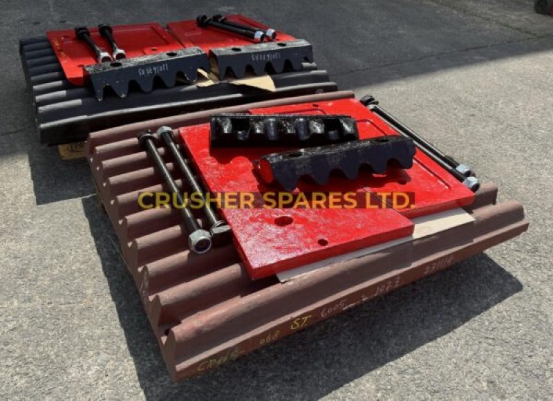 CR005-068-001E | Fixed Jaw Plate | Super-Tooth Mn18%Cr2 |