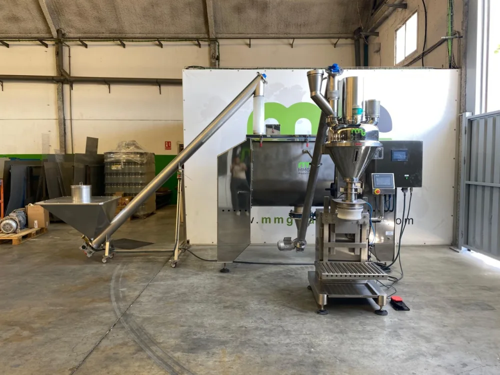 MEZCLADORA HORIZONTAL DE 1.000L CON SINFIN DE CARGA Y SISTEMA DE DOSIFICADO EN SACOS
