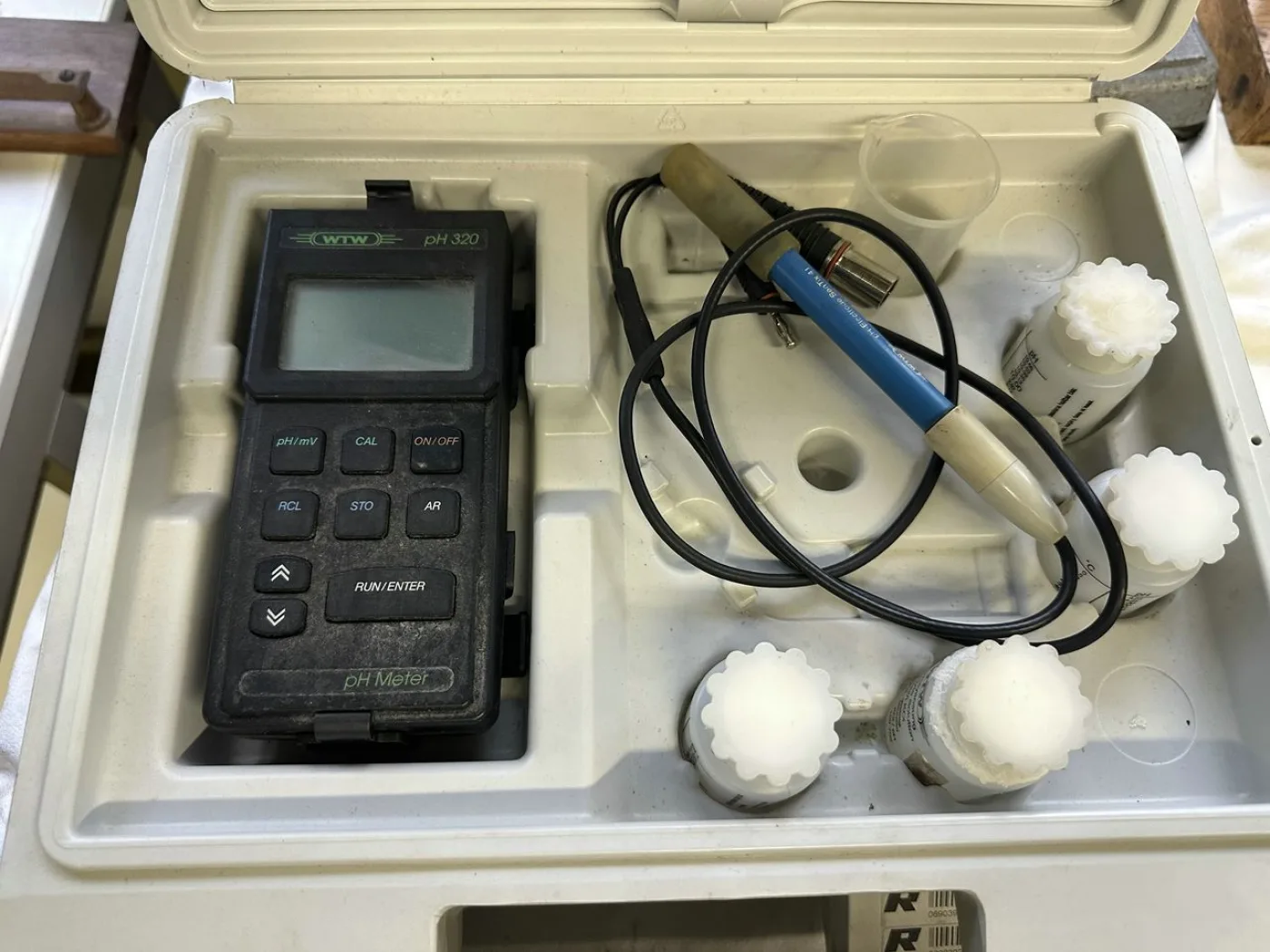 pH Meter pH320 - 2