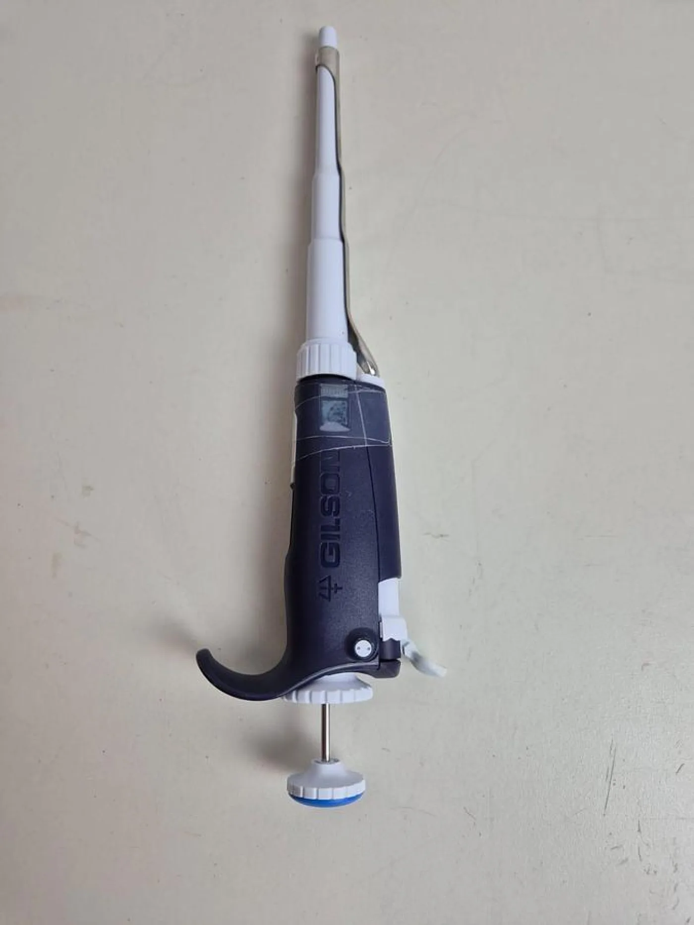 Gilson PIPETMAN L P1000L 100-1000uL Single Channel Pipette Colour-code BLUE - 1