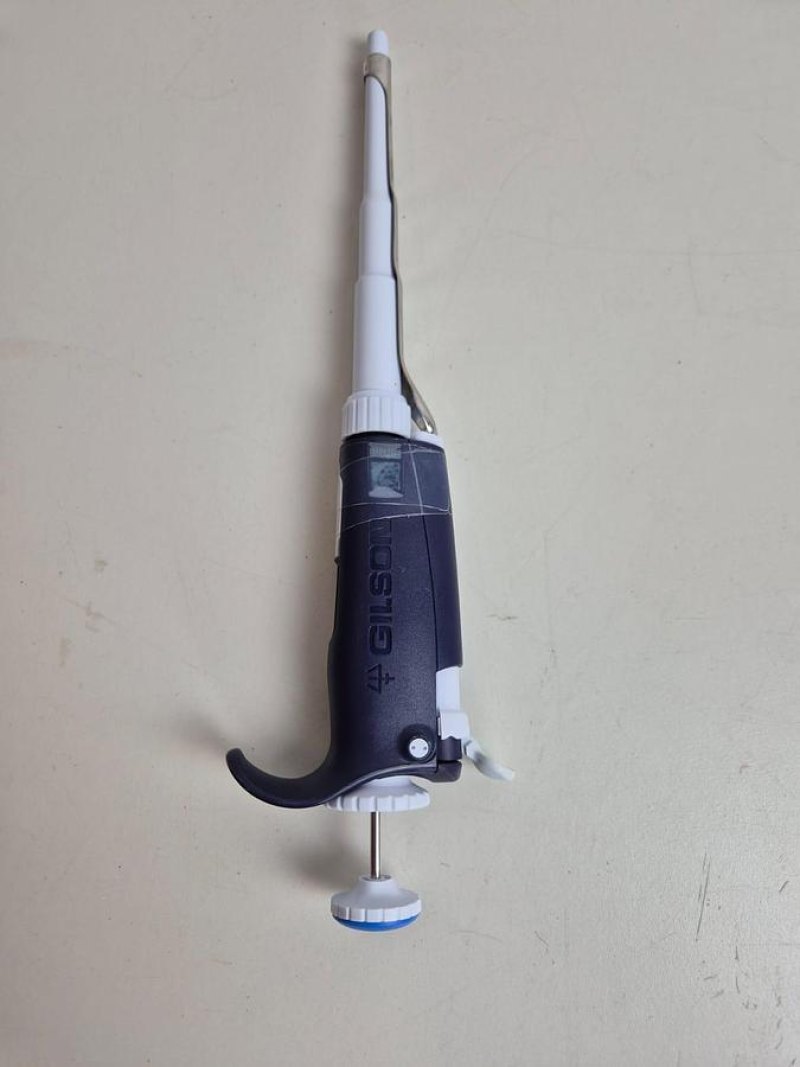 Gilson PIPETMAN L P1000L 100-1000uL Single Channel Pipette Colour-code BLUE
