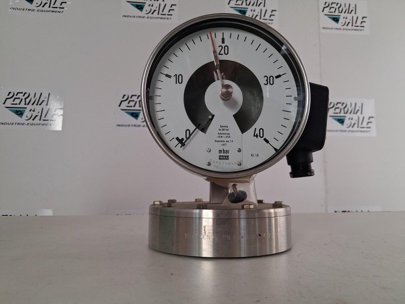 WIKA NG160 Pressure Gauge 0–40 mbar with Alarm Contacts