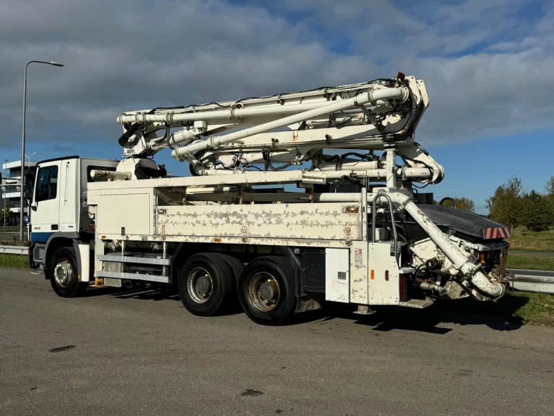 Mercedes Benz Actros 2632 6×4 with Putzmeister BSF 24-4 11 24m concrete pump