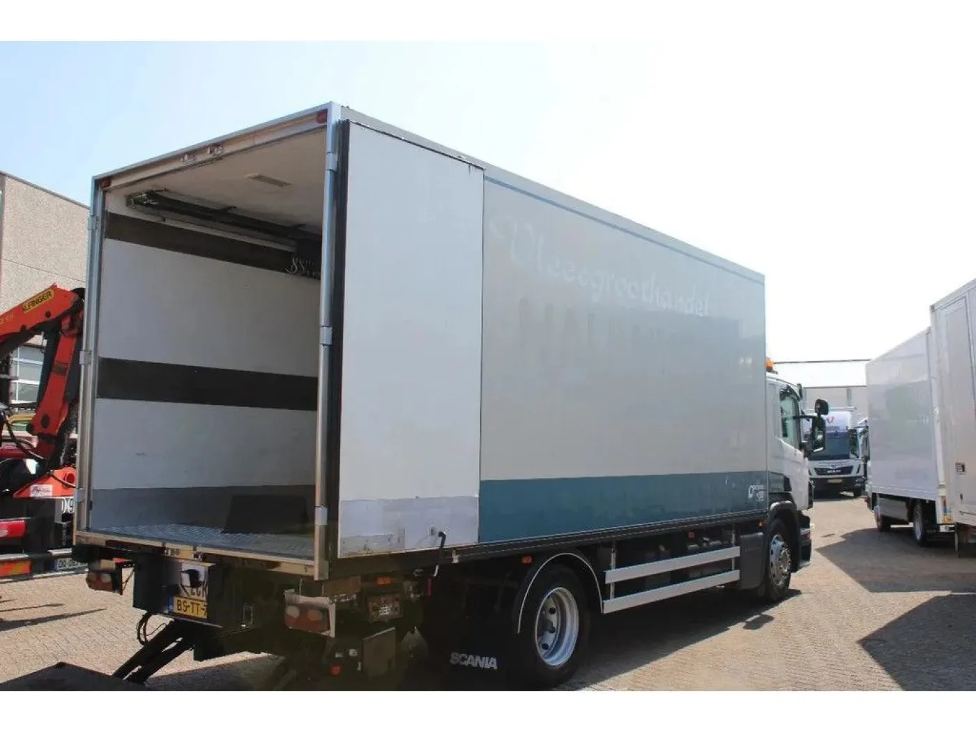 Scania P230 + thermo king + lift - 8