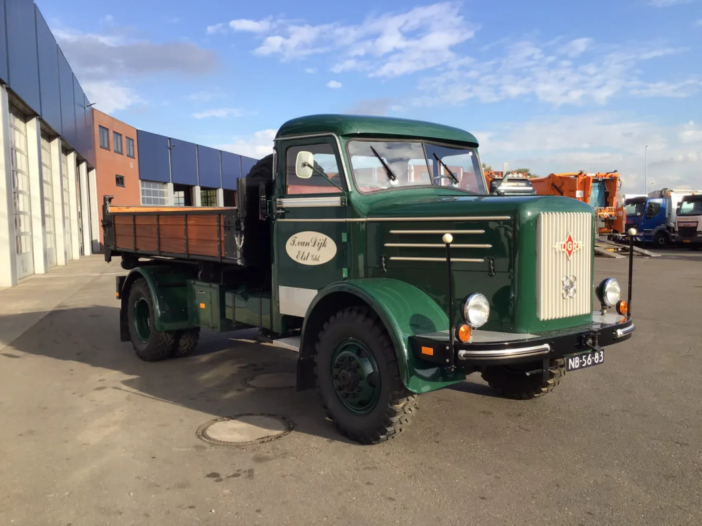 Hogra 4x4 met Netam kipper - 3