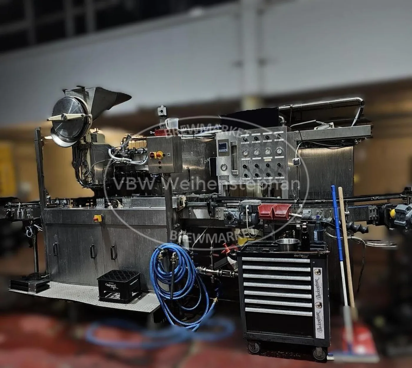 Glass bottle filler and capper - 1