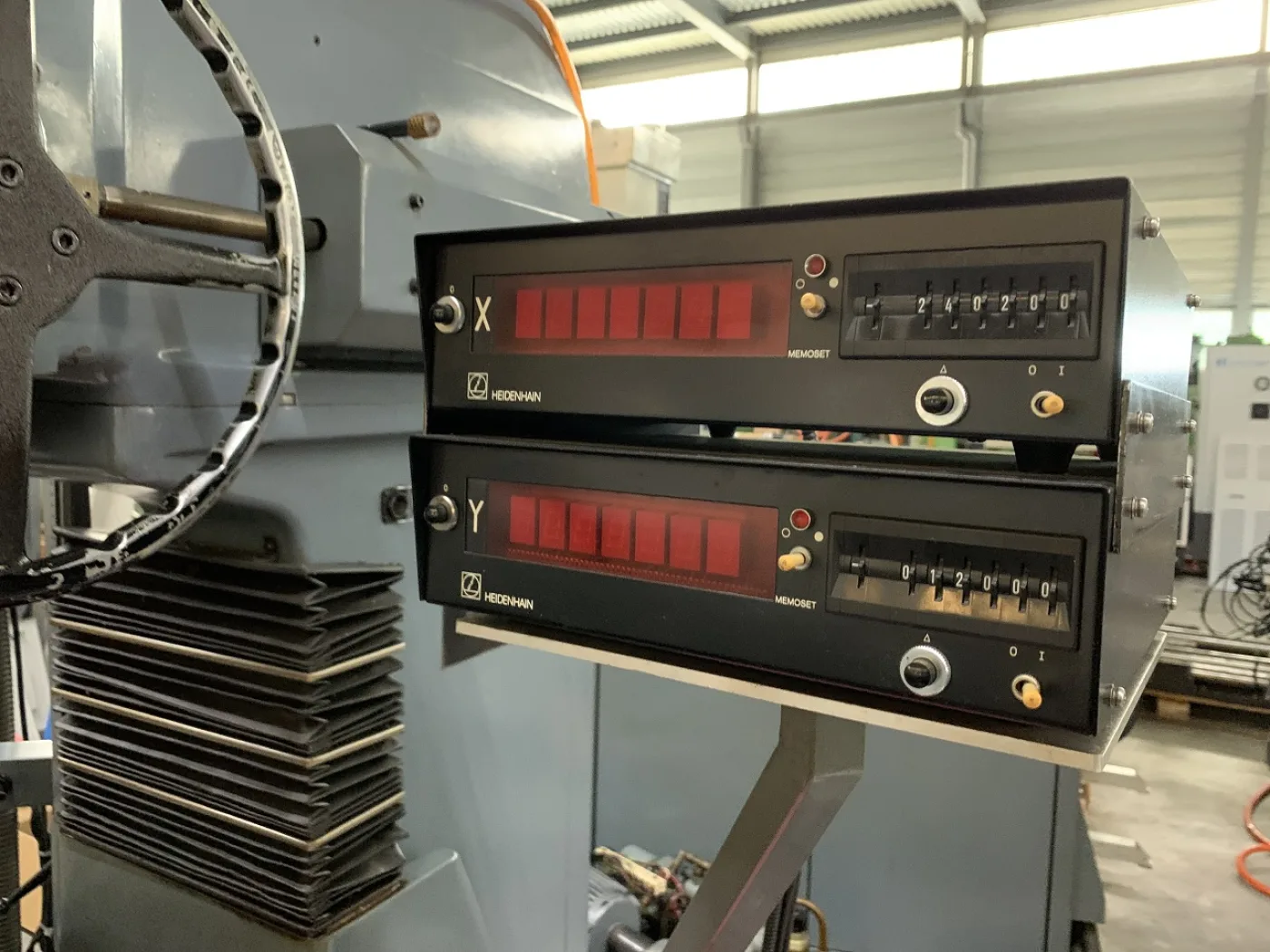 RECTIFIEUSE PAR COORDONNEES “HAUSER” TYPE 3-SMO - 5
