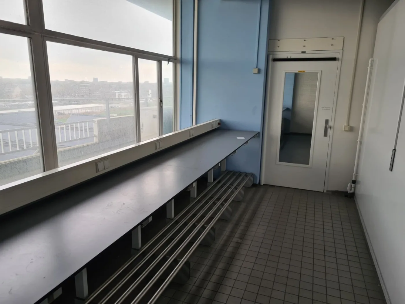1983 – Used S+B Laboratory wall table (550 cm) - 2