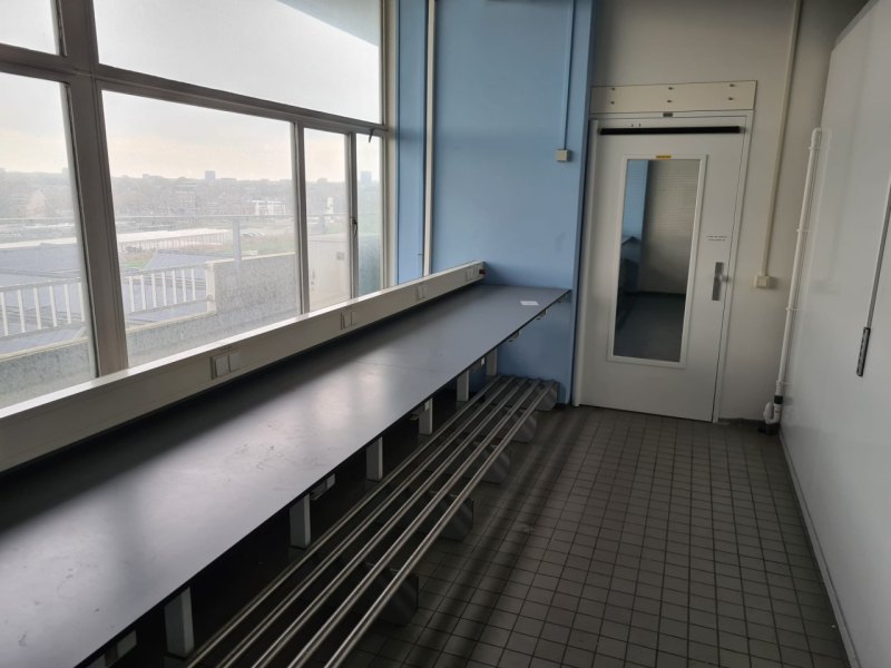 1983 – Used S+B Laboratory wall table (550 cm)