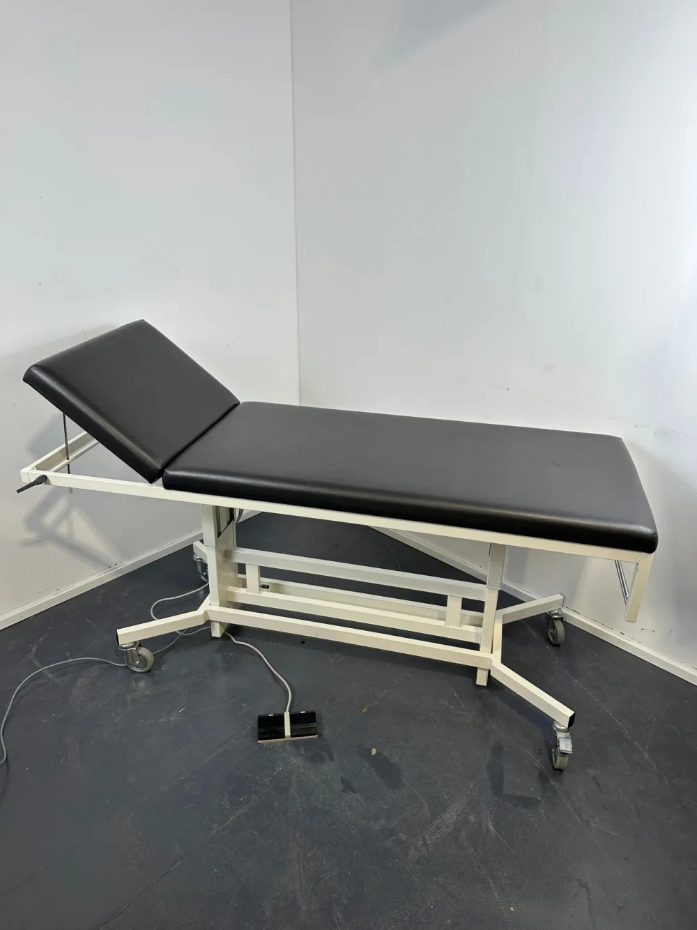 OP-Liege Eron HG-89 E Höhenverstellbar mit Fußschalter