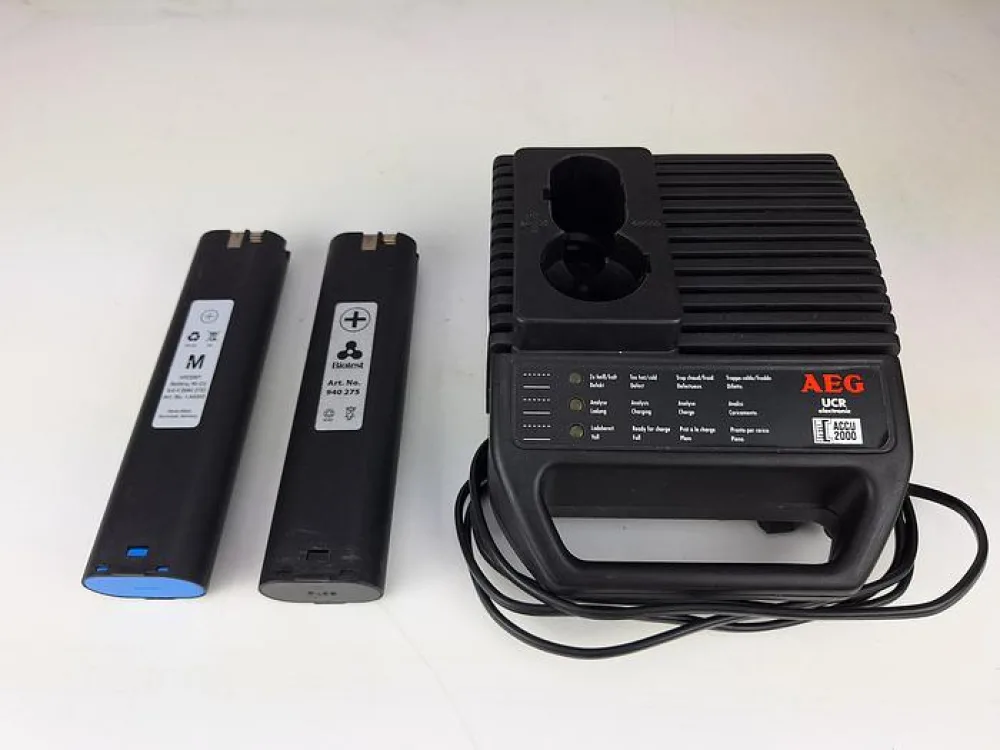 AEG UCR Battery Charger