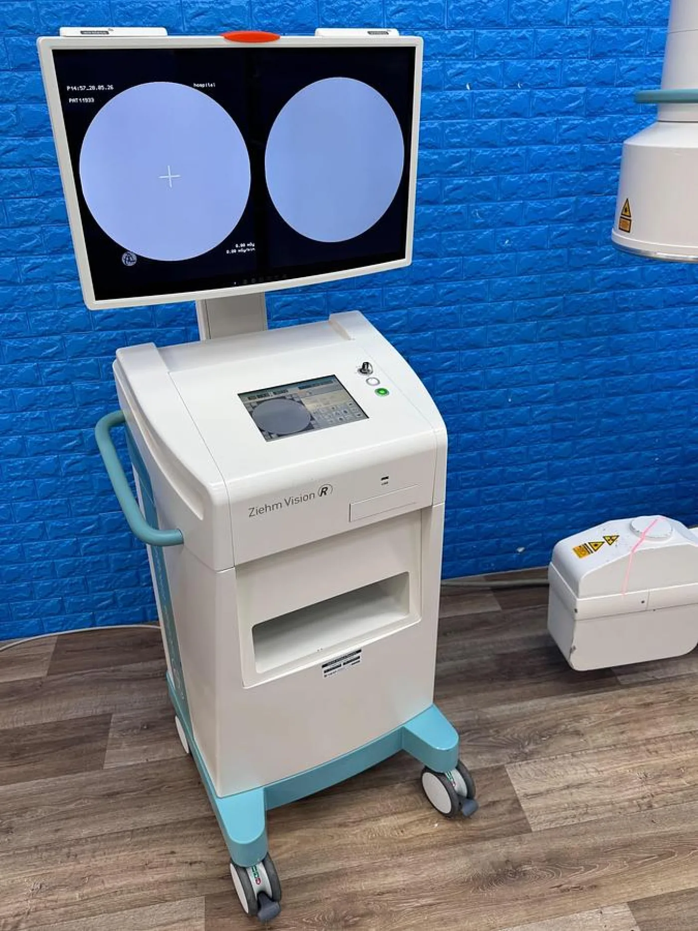 Ziehm Vision R C-Arm YOM: 2017 - 5