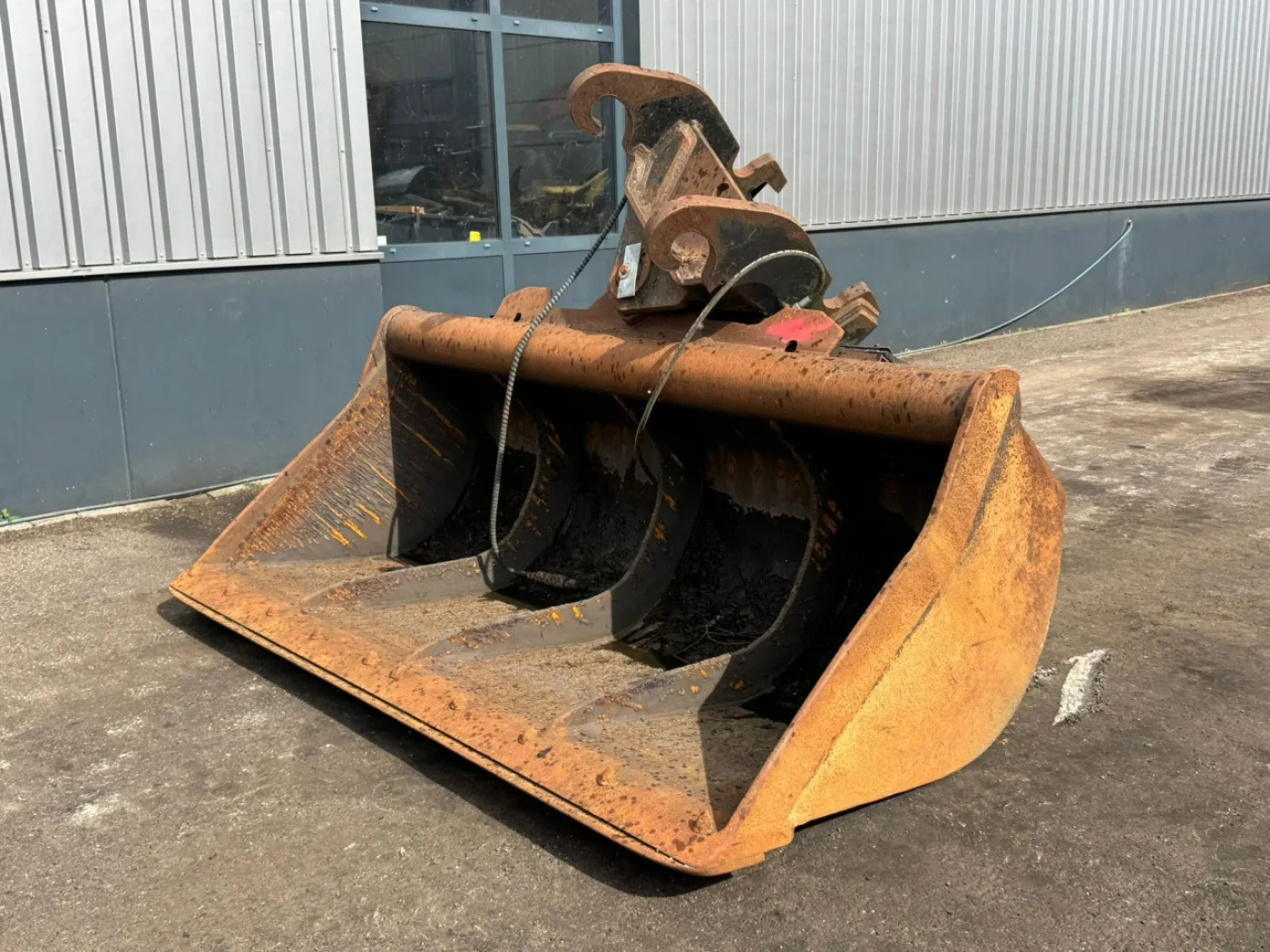 Tilting Bucket CW45 27-42 tons excavator - 1