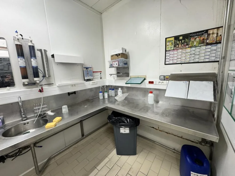 Stainless laboratory workbench