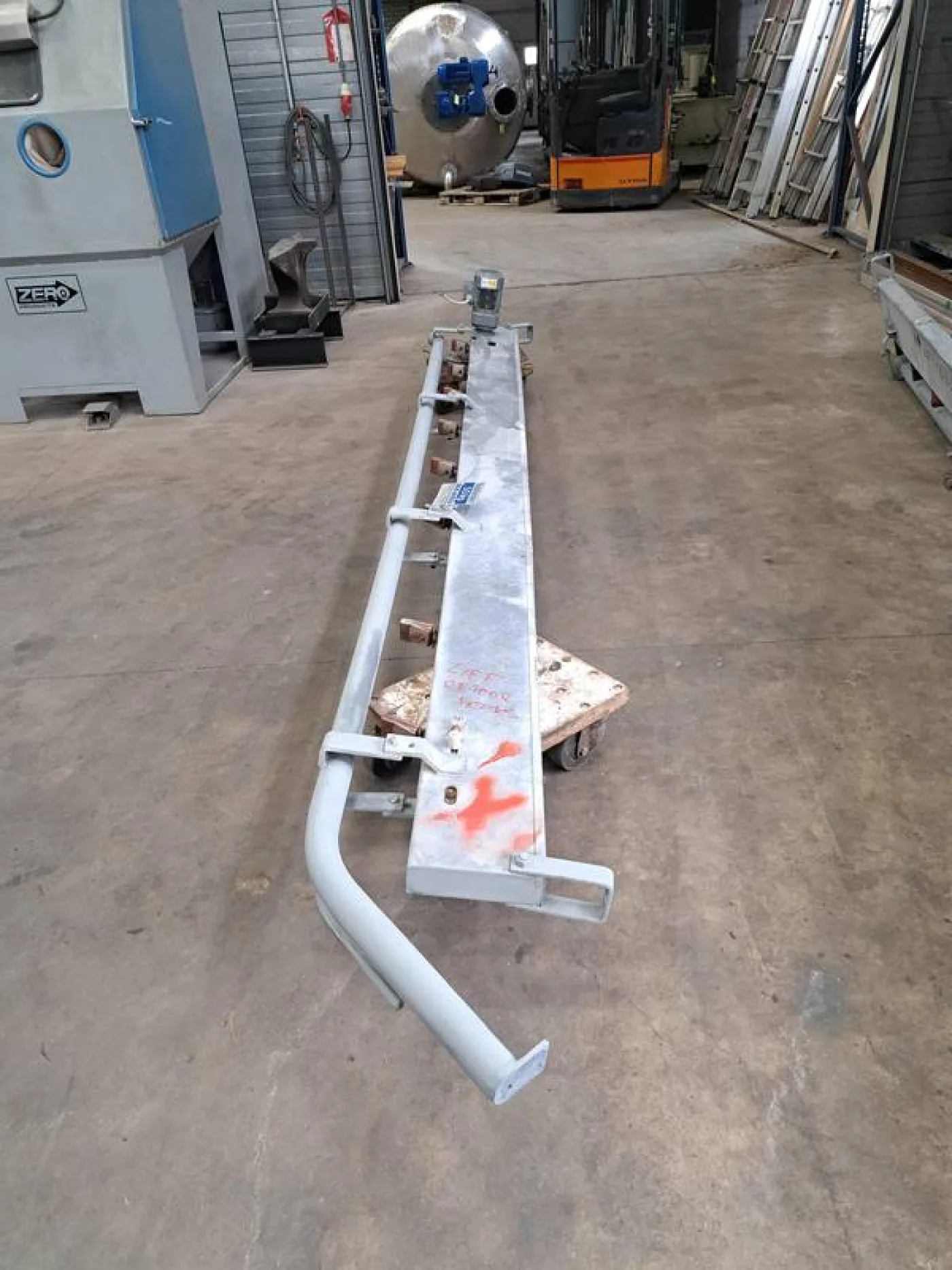 Empty hook conveyor - 2
