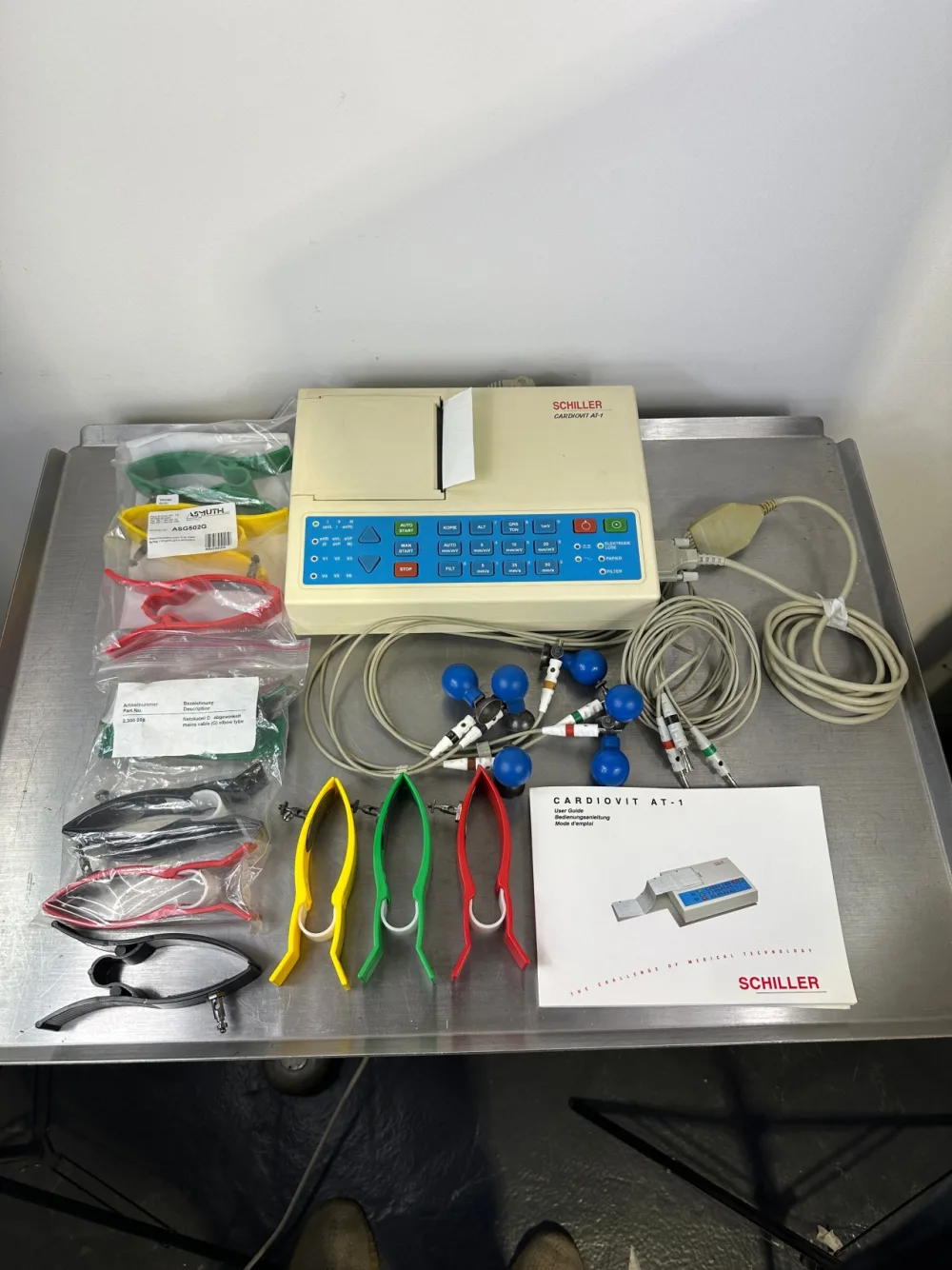 Schiller Cardiovit AT-1 EKG tragbarer Elektrokardiograph mit 10-adrigem EKG Kabel