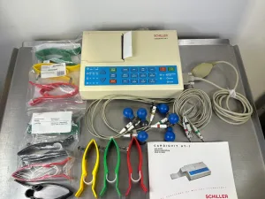 Schiller Cardiovit AT-1 EKG tragbarer Elektrokardiograph mit 10-adrigem EKG Kabel
