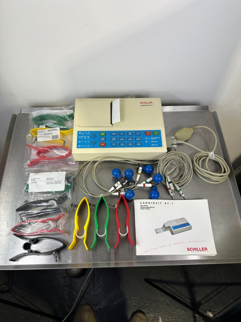 Schiller Cardiovit AT-1 EKG tragbarer Elektrokardiograph mit 10-adrigem EKG Kabel