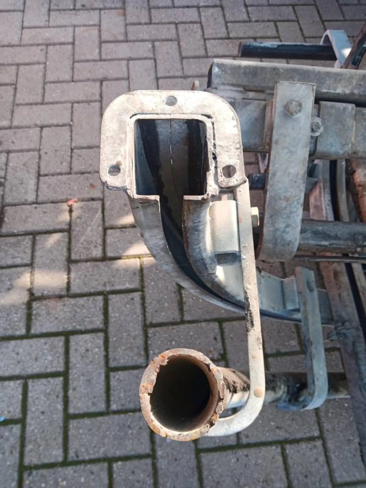 Conveyor line empty hooks/gambrels - 4