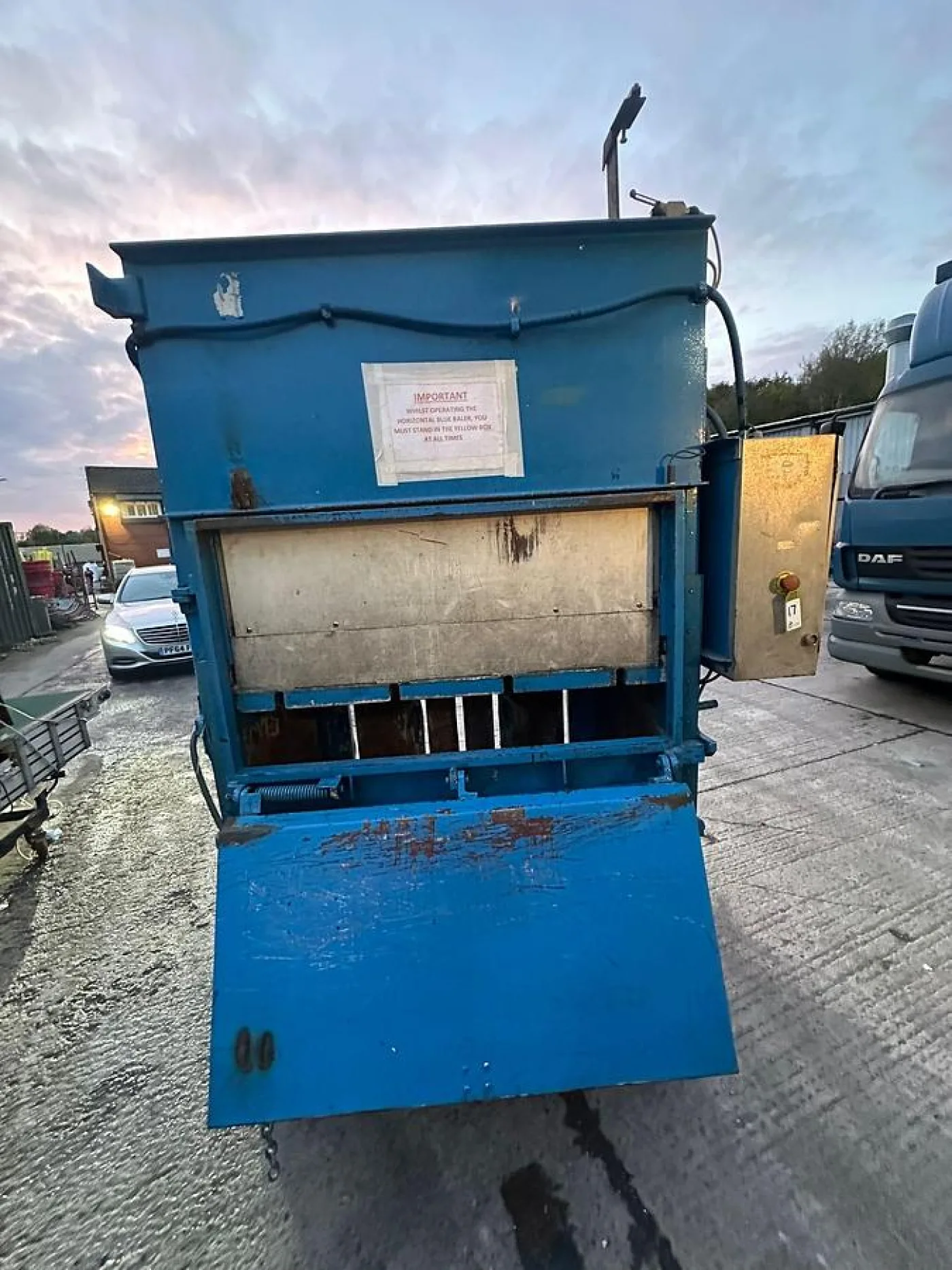 Horizontal Baler - 2