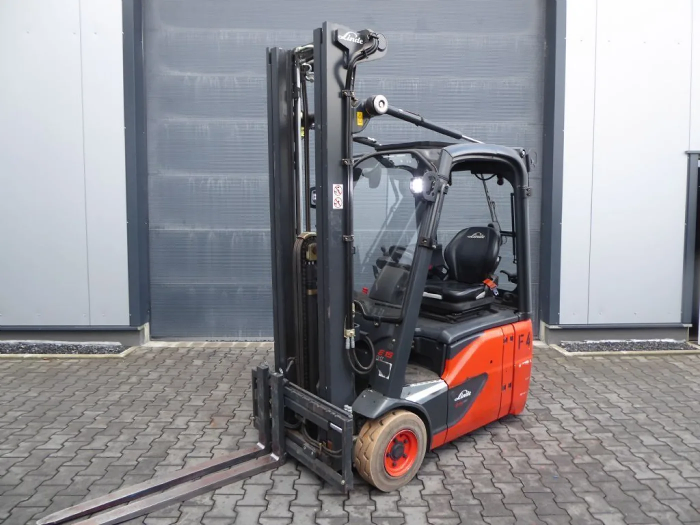 Linde E15-02 - 1