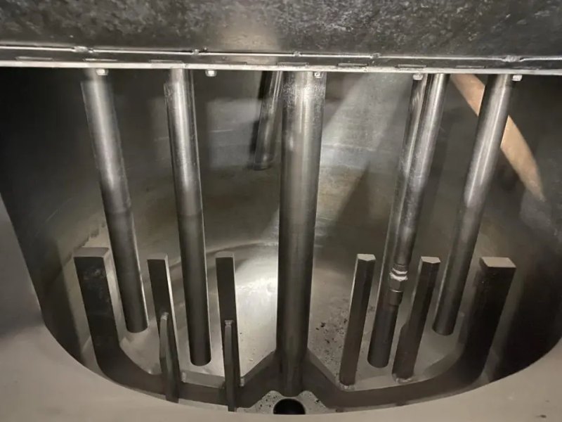 STAINLESS STEEL REACTOR 230 LITERS WITH AGITATION AND USED SHELL