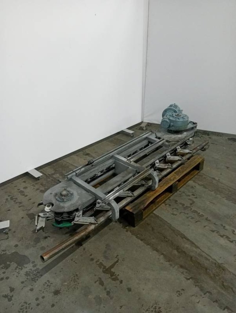 Lift conveyor empty hooks
