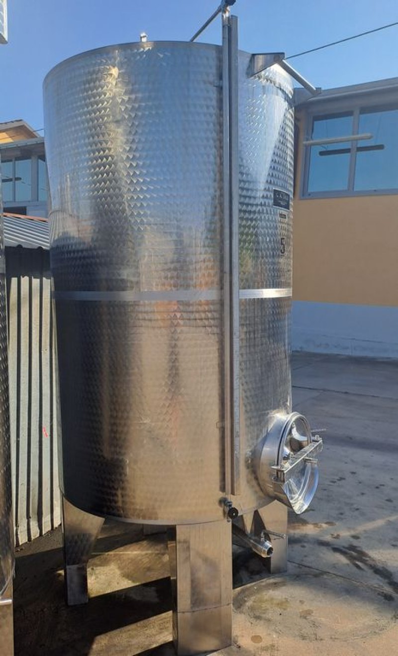 STAINLESS STEEL TANKS L.A. INOX FIRM, CAPACITY 2500 LITRES (25 HL), STORAGE/WINEMAKING MODEL WITH CONICAL BOTTOM