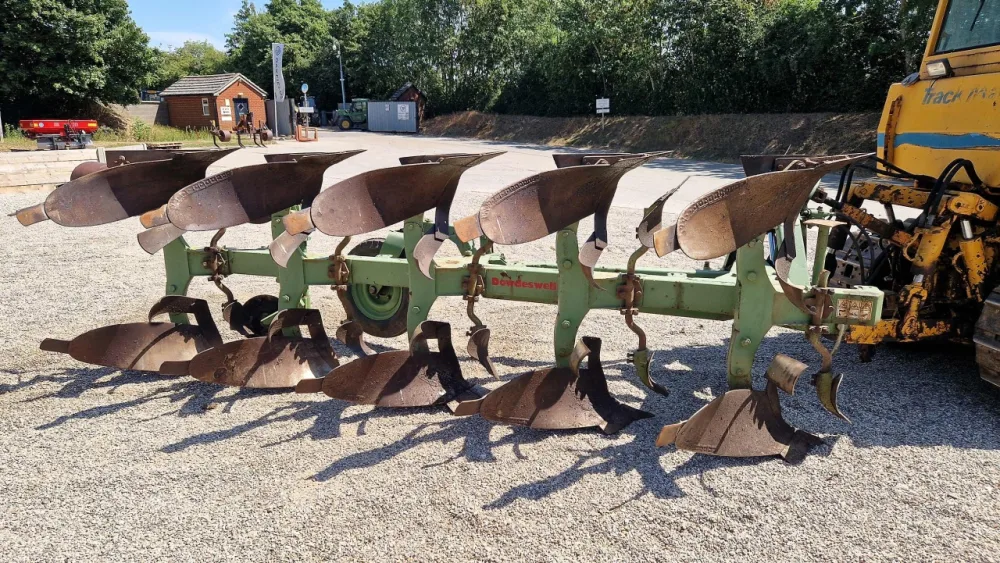 Dowdeswell DP1 5 Furrow plough