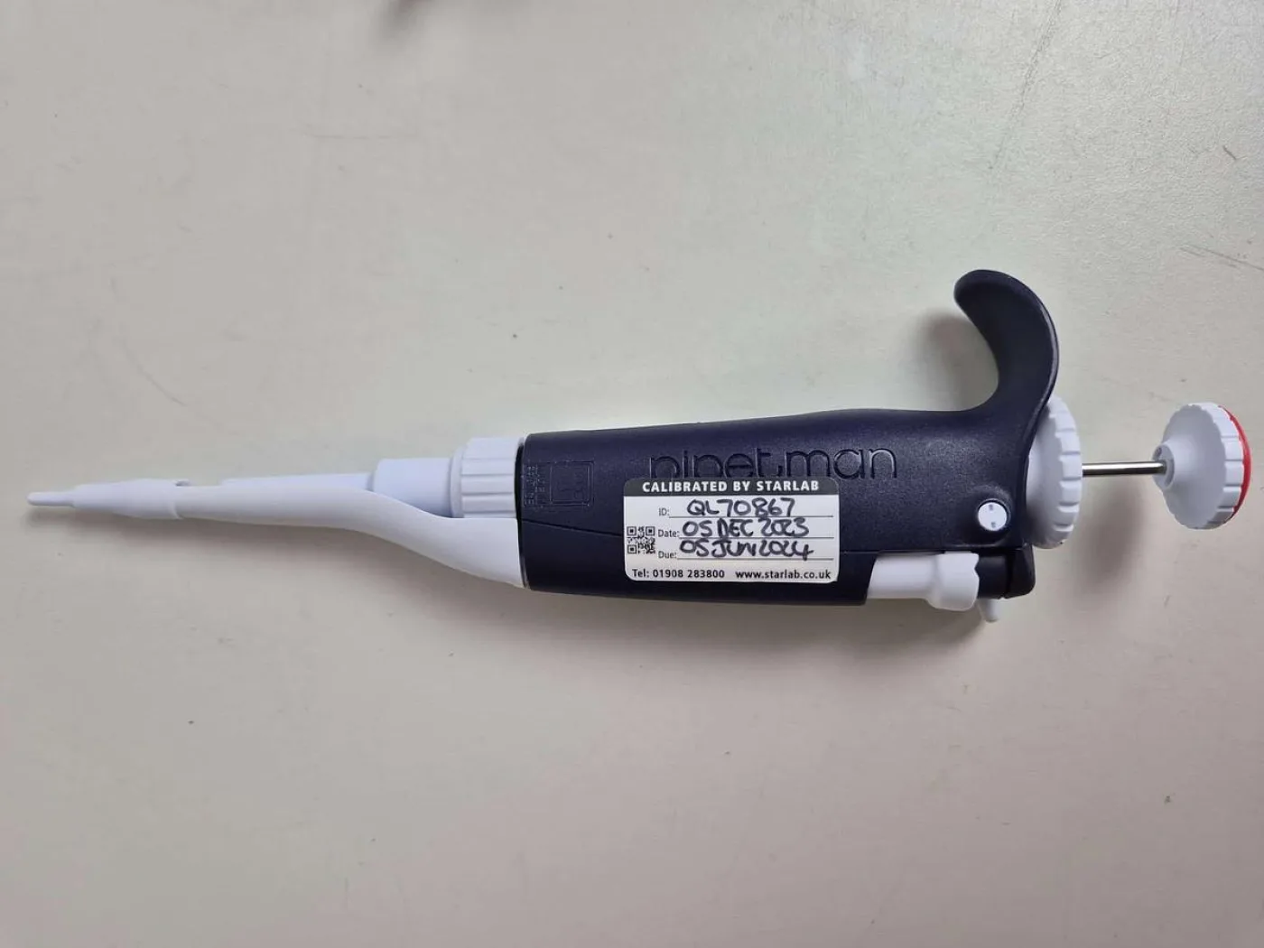 Gilson PIPETMAN P2 0.2-2uL Single Channel Pipette Colour-code Orange - 2