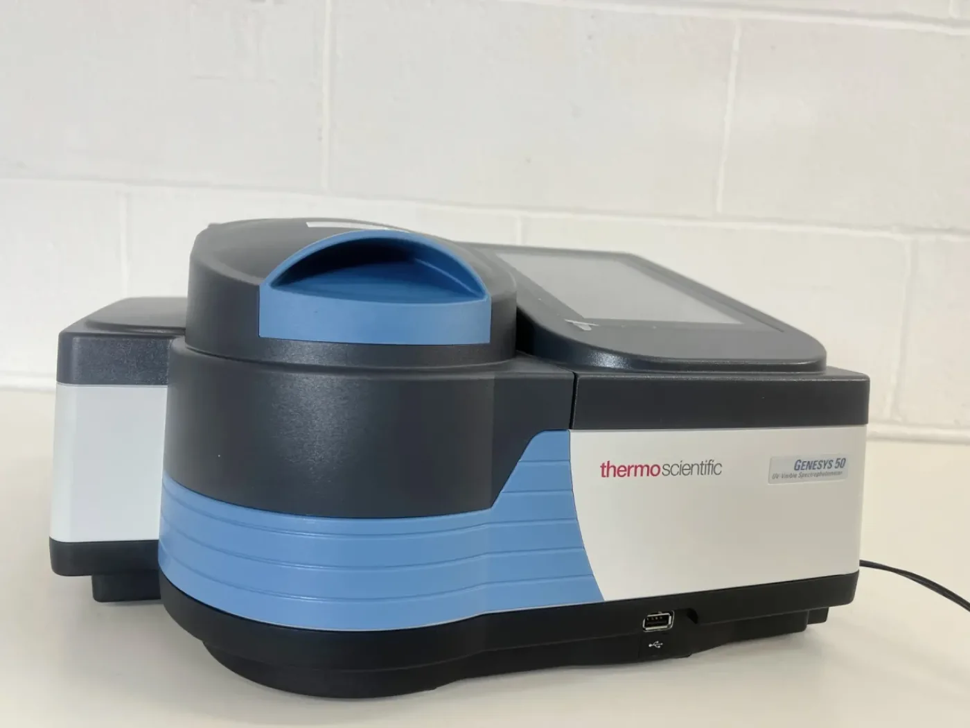 Thermo GENESYS 50 UV-Vis Spectrometer - 1