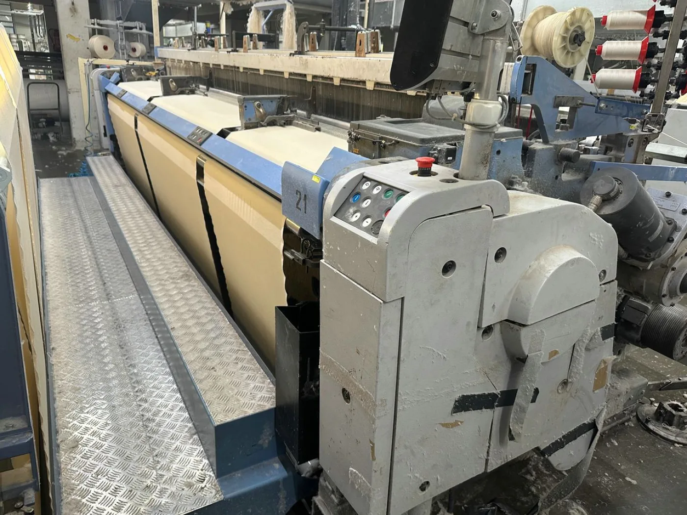4x Sulzer - P7300 HP B 430 N4 SP R D12 projectile weaving looms - 4