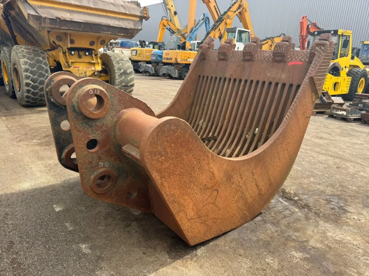 Skeletonbucket Caterpillar 374 - 4