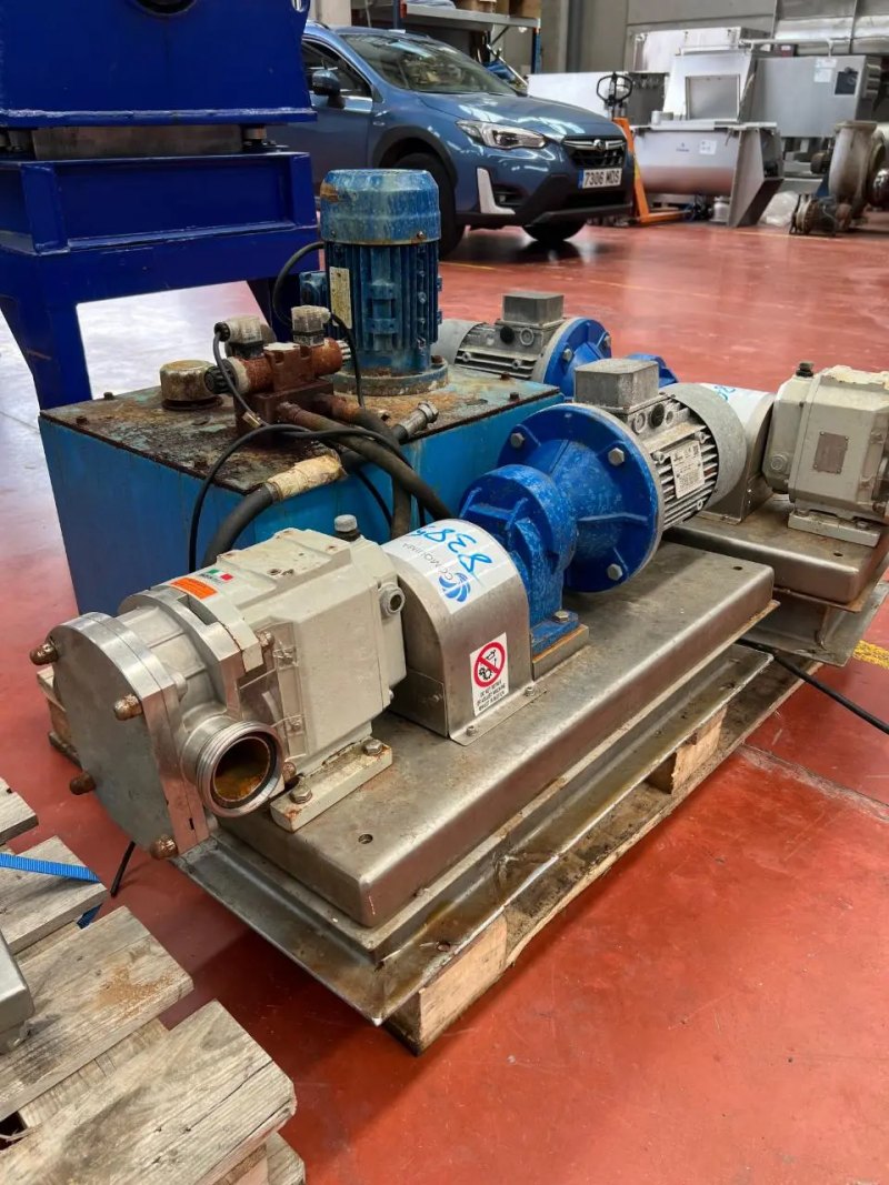 USED OMAC B220 6200 U 2.2 kW LOBE PUMP