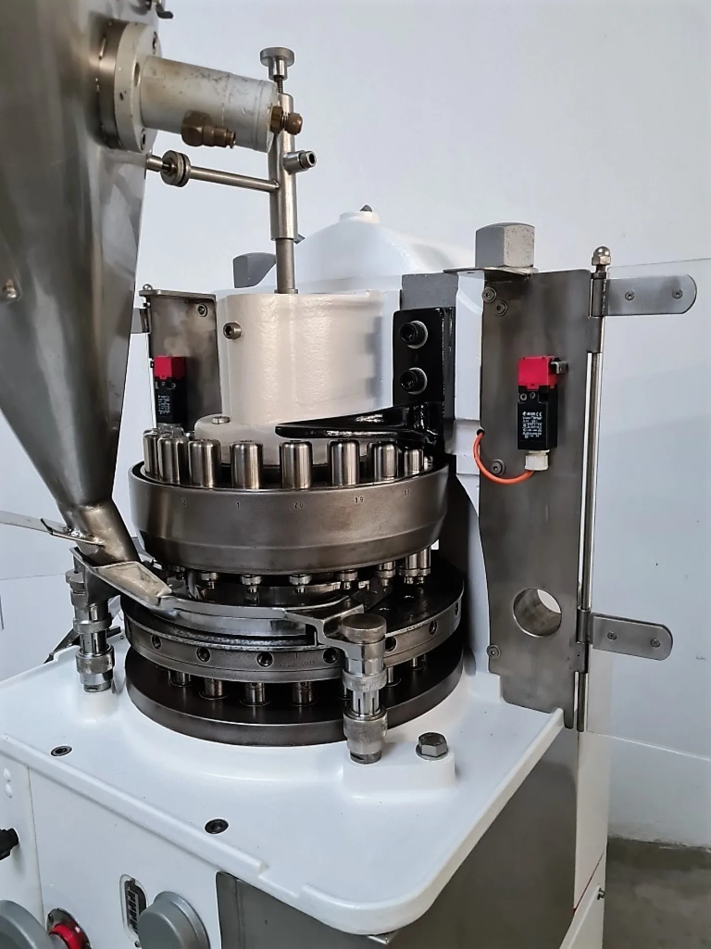 COMPRIMITRICE ROTATIVA – KILIAN – MOD. RI 3 - 7