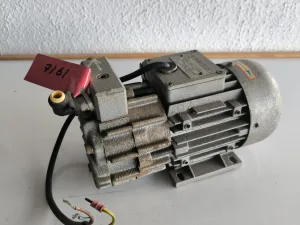 USED VACUUM PUMP
