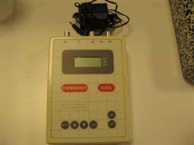 Electrochemical multimeter Consort C231 pH-EC
