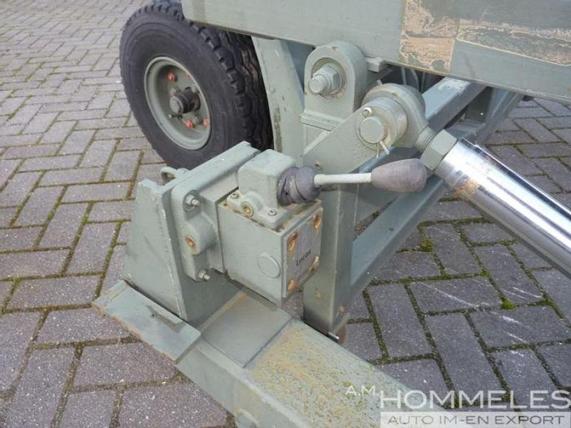 Specialist lift trailer