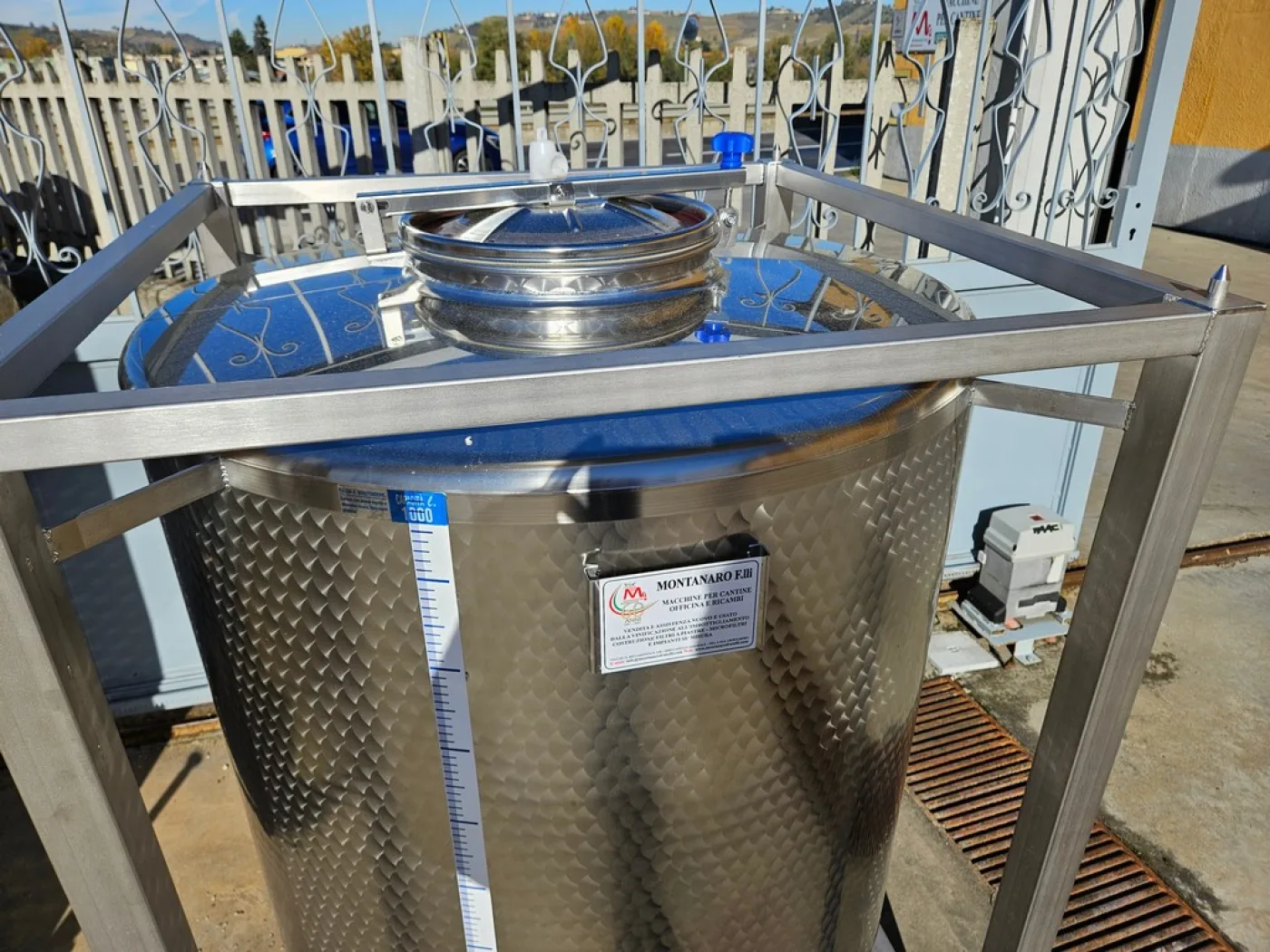 STAINLESS STEEL FORK-LIFTABLE/STACKABLE TANK, CAPACITY 1000 LITERS ABOUT, NEW EQUIPMENT - 3