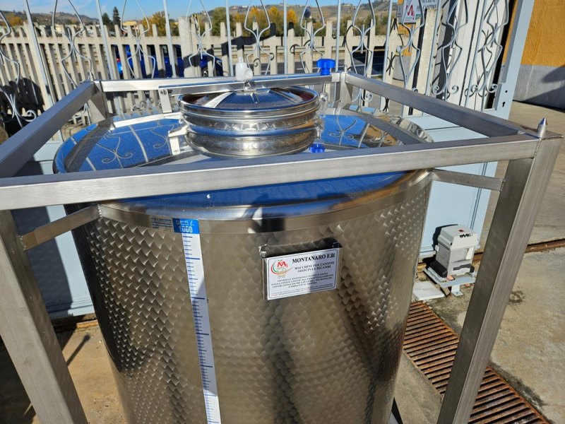 STAINLESS STEEL FORK-LIFTABLE/STACKABLE TANK, CAPACITY 1000 LITERS ABOUT, NEW EQUIPMENT
