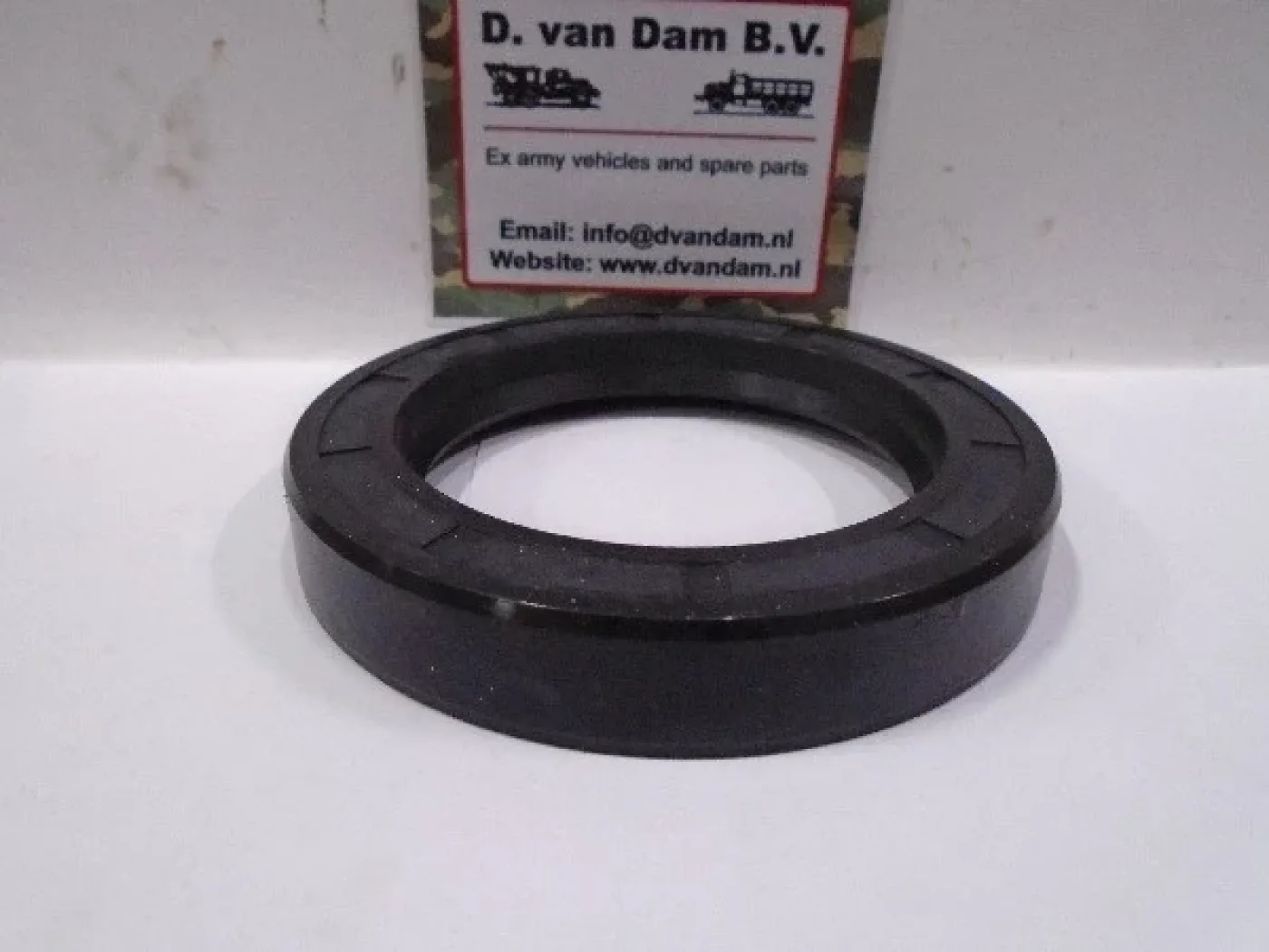 Wheel hub seal rear axle ( Banjo New) - 2