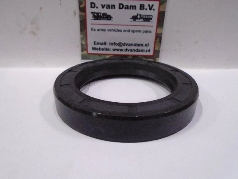 Wheel hub seal rear axle ( Banjo New)