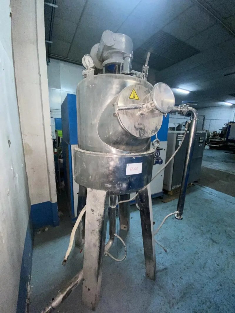 STAINLESS STEEL REACTOR 500 LITERS WITH AGITATION AND USED SHELL