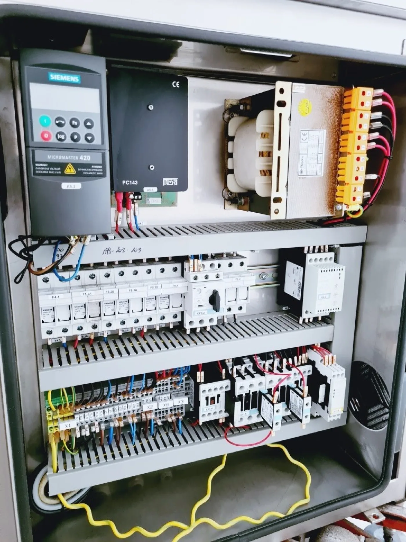 ETICHETTATRICE – NERI – MOD. SL 400 V - 6