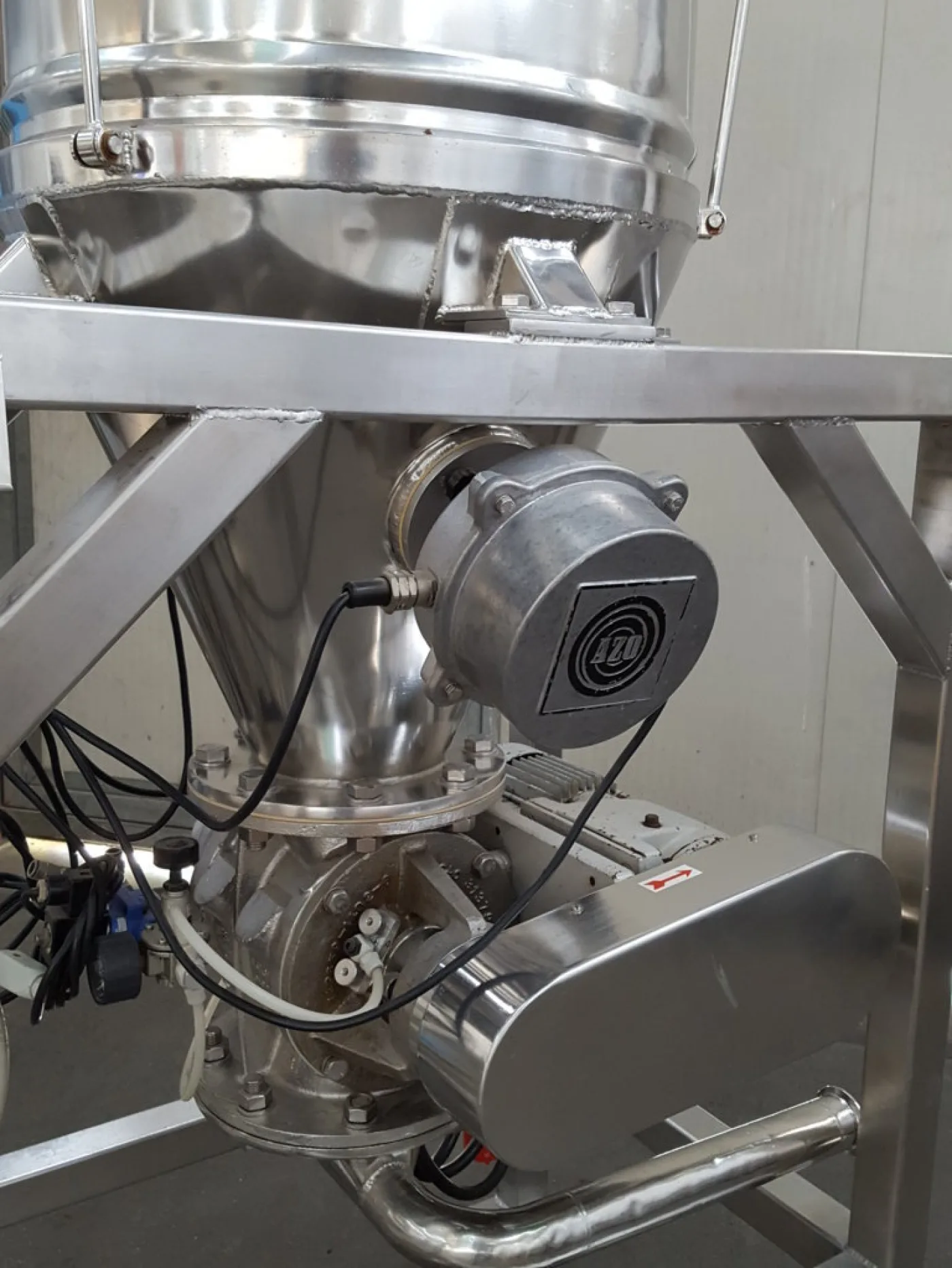 DOSATORE POLVERI CON TRASFERITORE SOTTOVUOTO – AZO - 1