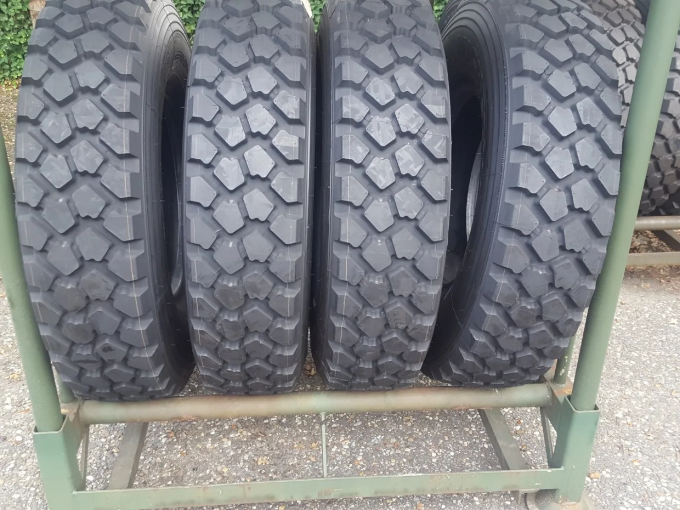 Band - Michelin XZL 10.00R20 - 1